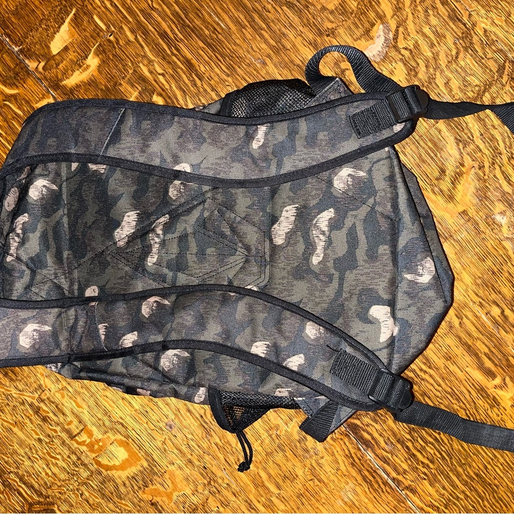 SOLD Volcom Backpack - Picture 2 of 3
